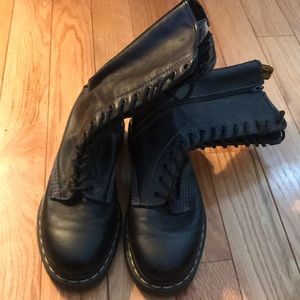Dr. Martens 10183 14 eye side zip boot size US 8
